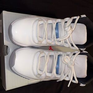 Air Jordan Retro 11's Legend Blues